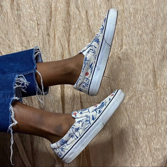 Vans Shoes - Vans low slip-on Sneakers Women’s 7.5 Men’s 6